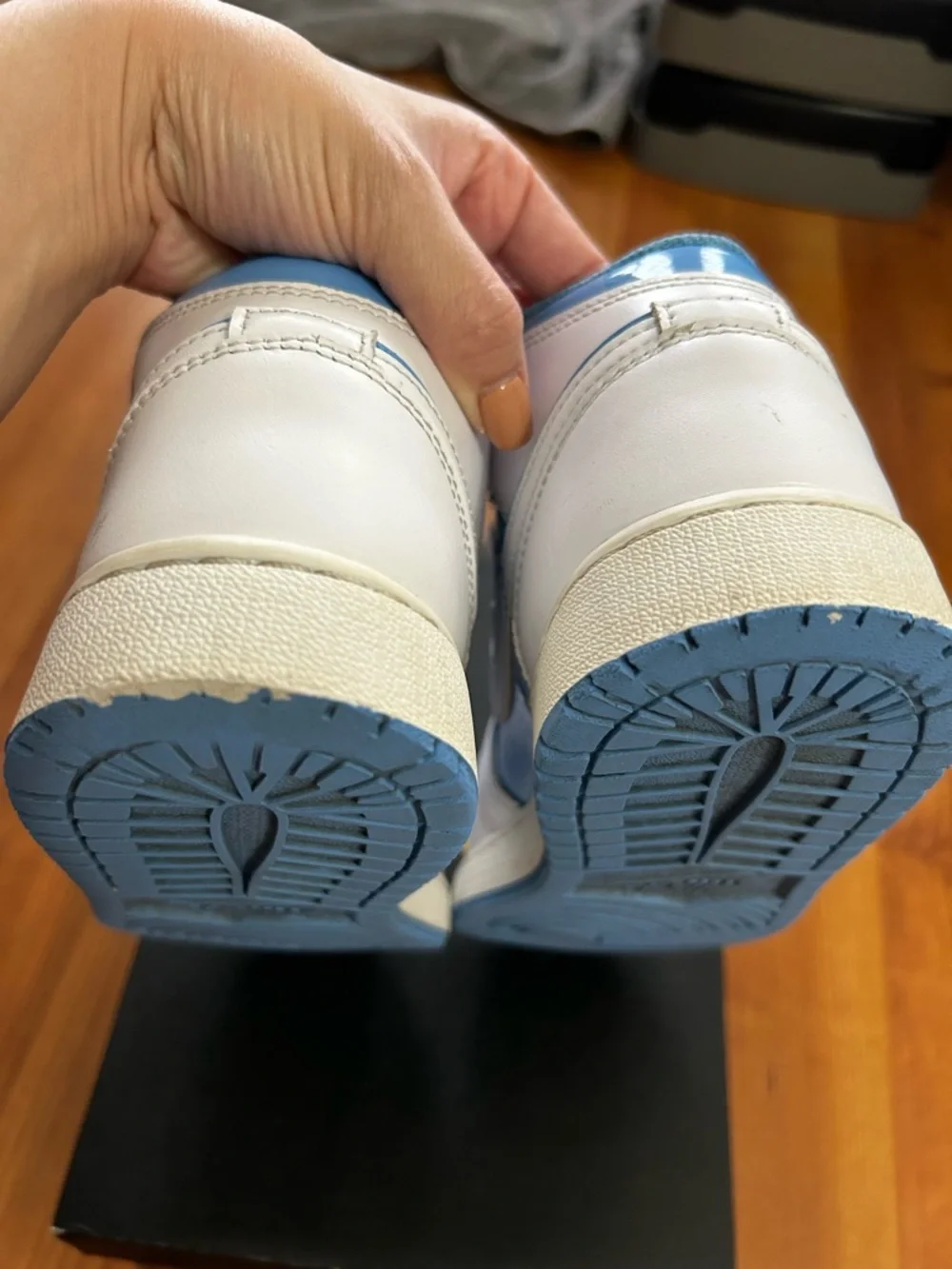 AIR JORDAN 1 MID SE (GS) - Picture 5 of 9